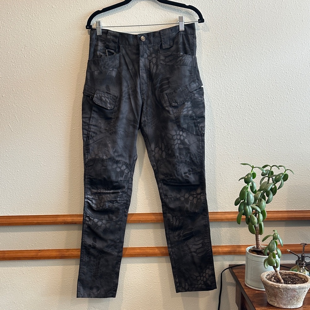 Gray Patterned Pants - Picture 4 of 8